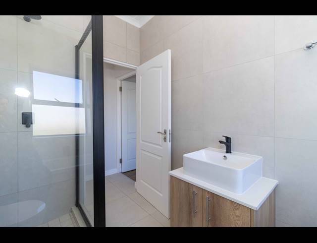 3 BEDROOM APARTMENT TO LET IN SANDOWN